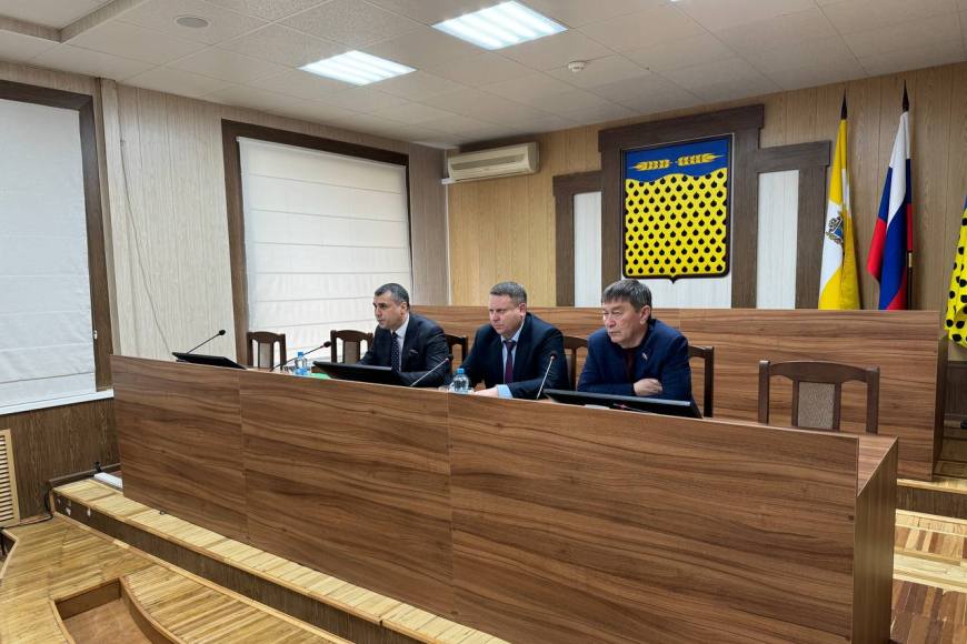 В Думе округа прошло очередное заседание.