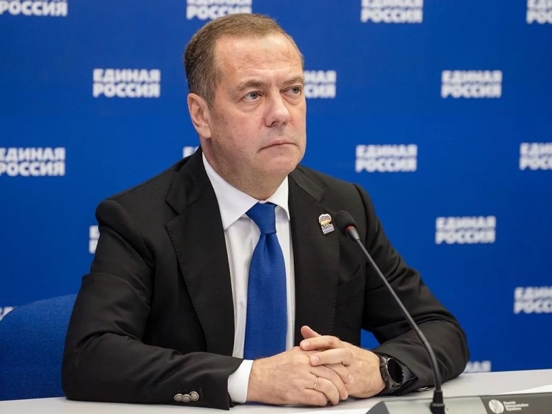 Дмитрий Медведев — участникам предварительного голосования «Единой России» Попытки спрятать партийный политический статус будут жёстко пресекаться.
