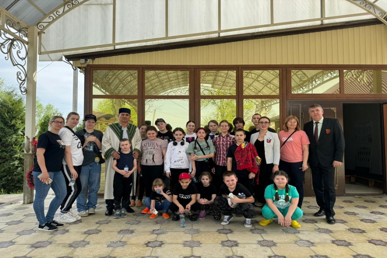 Экскурсия детей из Белгородской области в молельный дом города Нефтекумск. Экскурсия детей из Белгородской области в молельный дом города Нефтекумск.